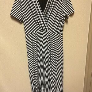 Robbie Bee Black and White Midi Dress